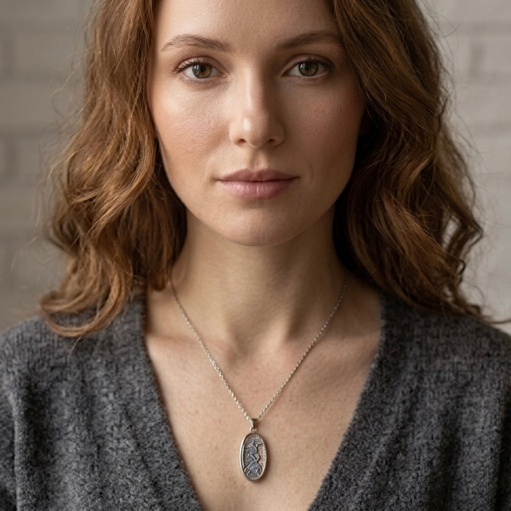 Memoria Oval Silver Pendant