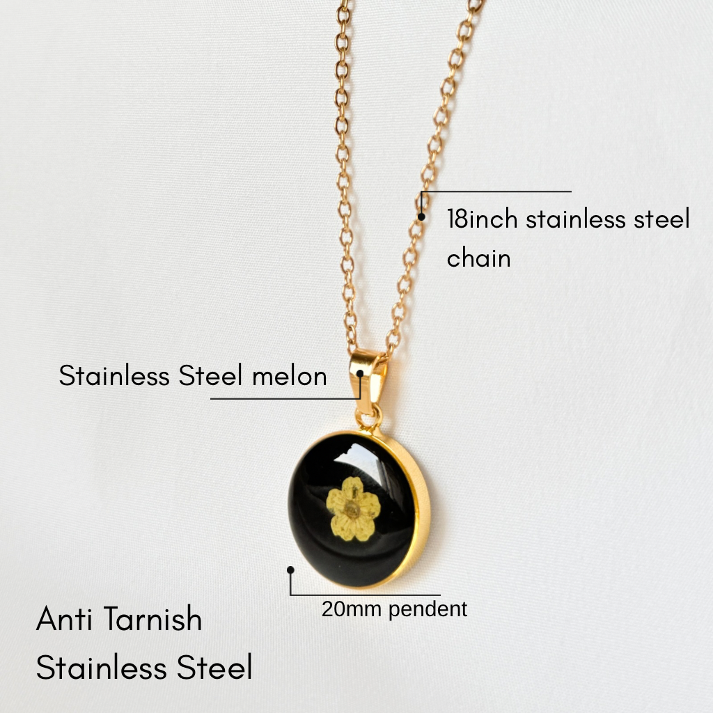 Mini Black Plum Blossom Gold Necklace