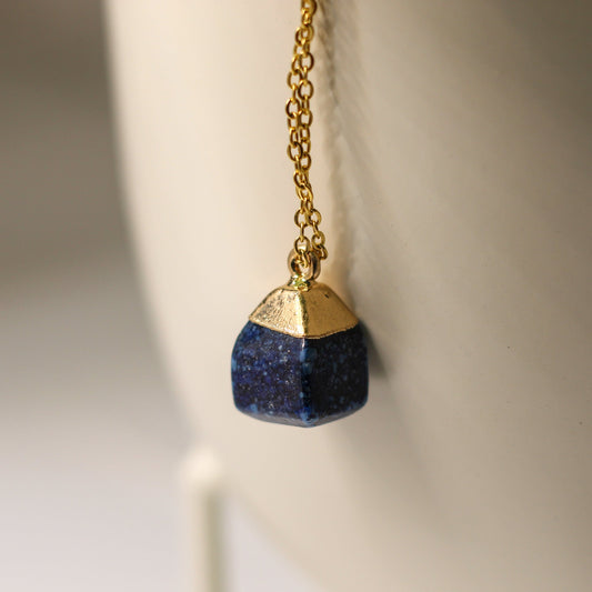 Raw Stone Crystal Necklace Square (Navy Blue)