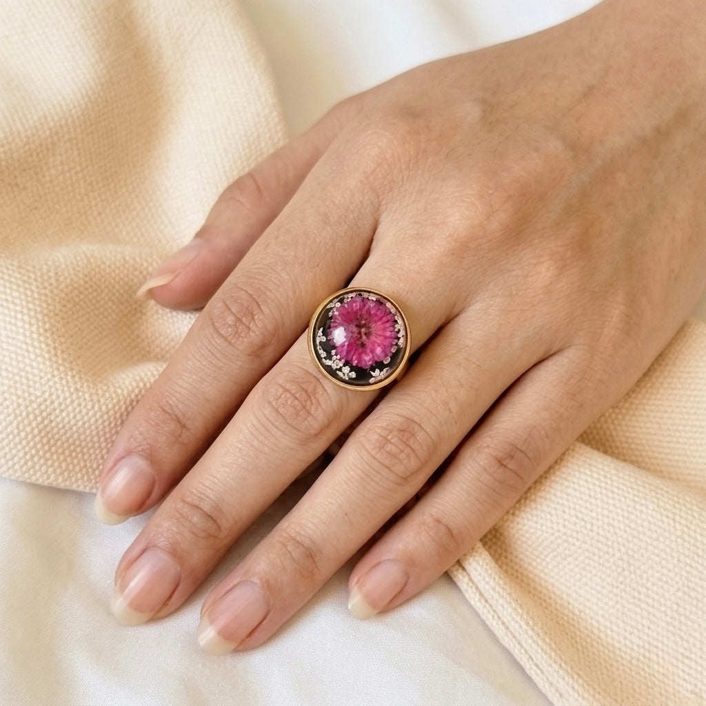Black Star Flower - Annes Lace Gold Ring