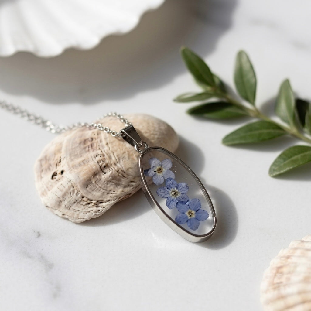 Memoria Oval Silver Pendant