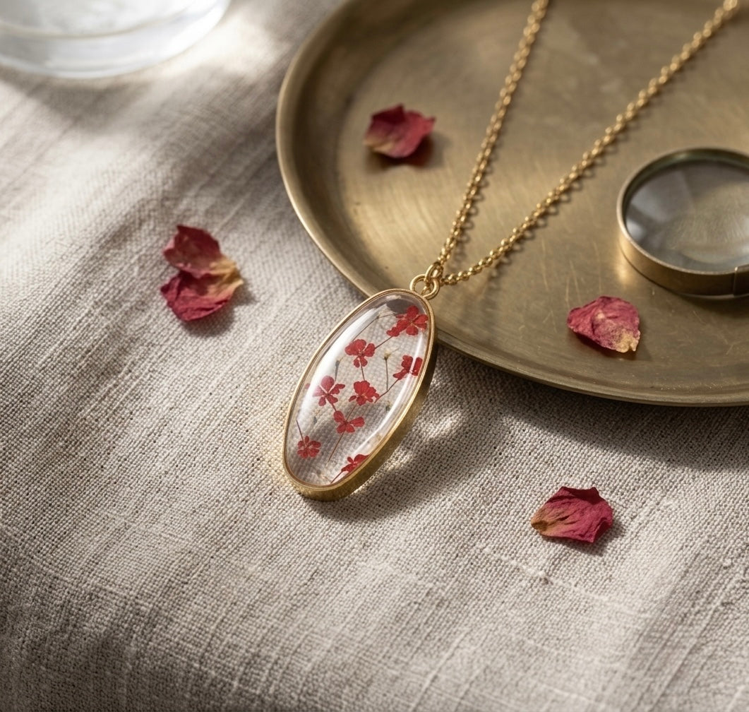 Scarlet Filigree Oval Gold Pendant