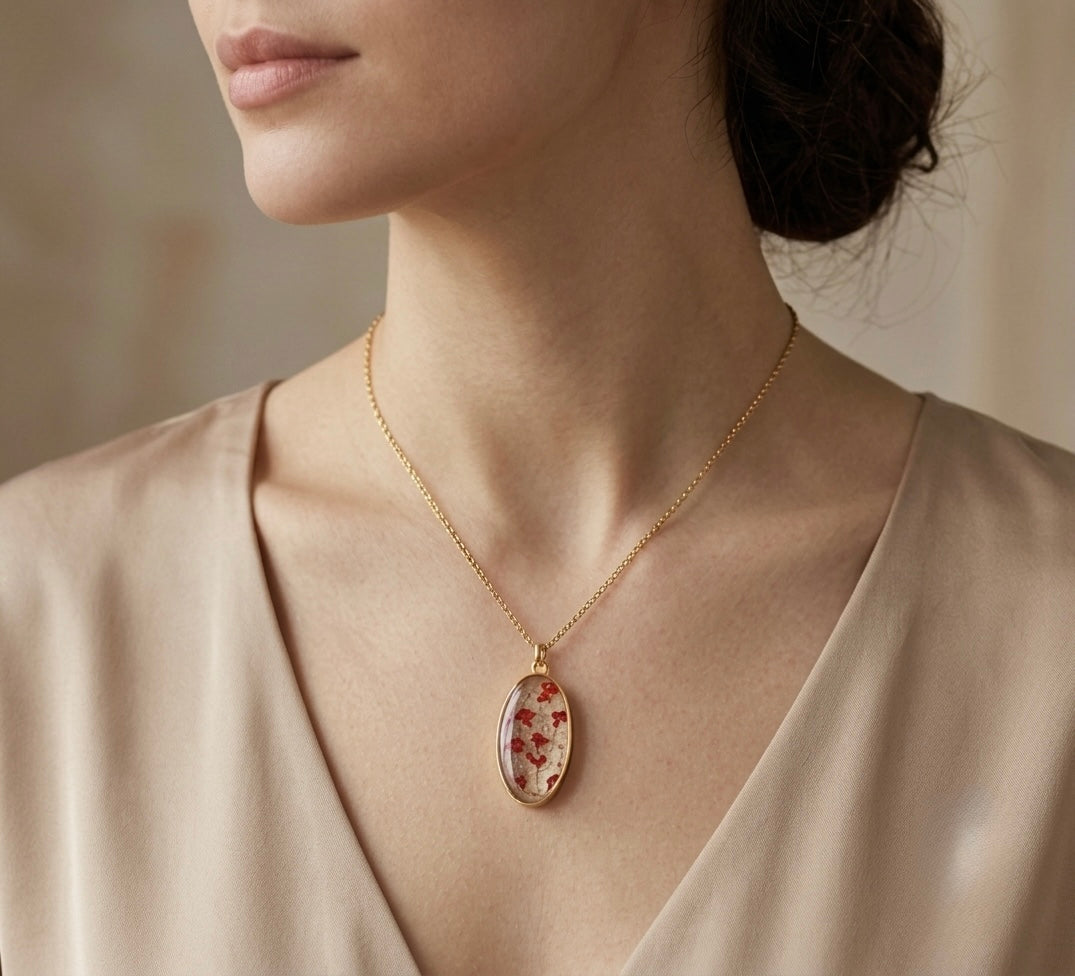 Scarlet Filigree Oval Gold Pendant