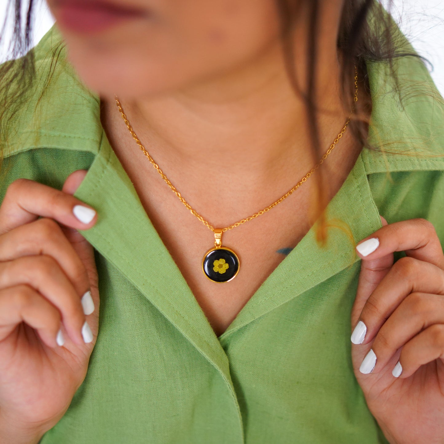 Mini Black Plum Blossom Gold Necklace